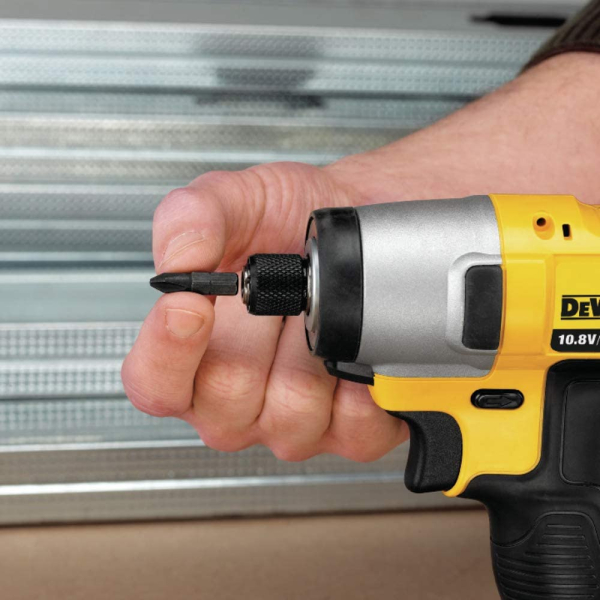 Дрель аккумуляторная DEWALT  DCF 815 S2  10.8v 1.3Ah Li-Ion