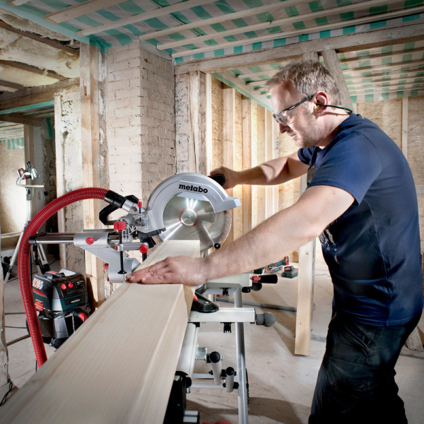 Пила торцовочная Metabo KGS 254 M + пильный диск   690828000
