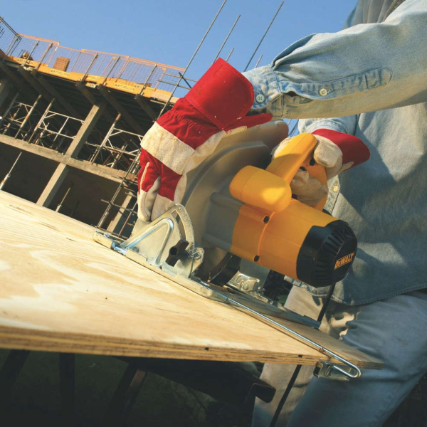 Пила дисковая  DEWALT D 23700