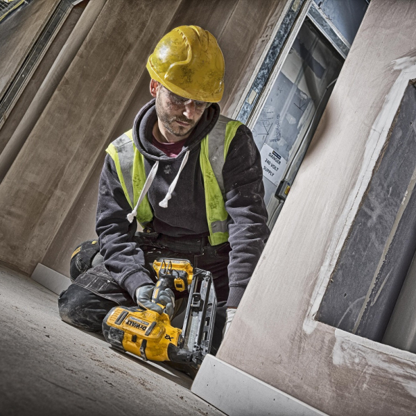 Гвоздезабиватель DEWALT DCN 660 N аккумуляторный