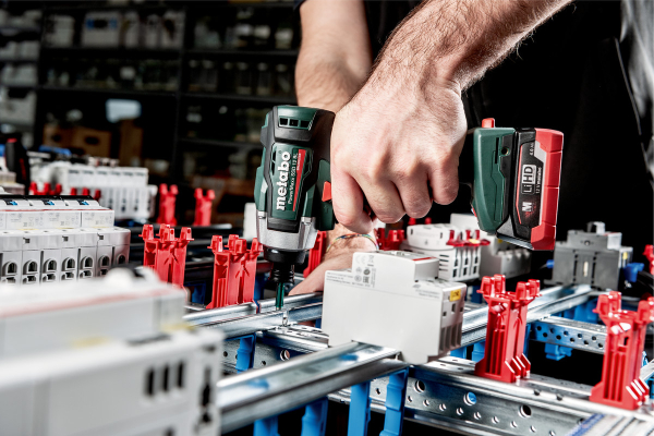 Шуруповерт аккумуляторный ударный Metabo PowerMaxx SSD 12 BL 2*2.0 Li  601115500