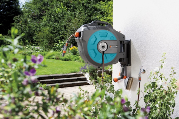 Катушка для шлангов настенная Gardena + комплект для полива     08026-20.000.00