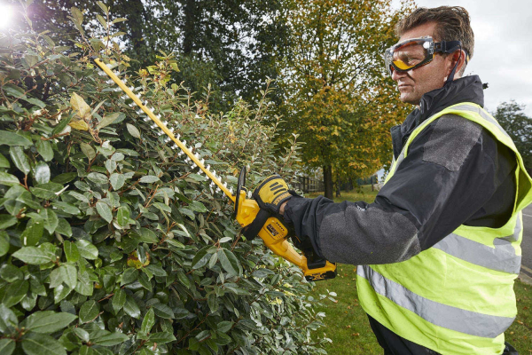 Кусторез DEWALT DCM 563 PB аккумуляторный