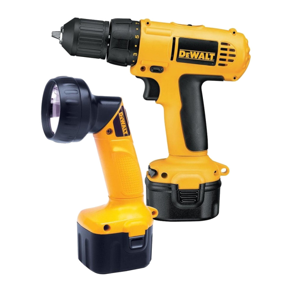 Дрель аккумуляторная DEWALT  DC  740  F2 + фонарь