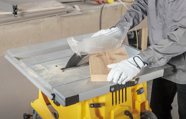 Пила торцовочная STANLEY SST 1800