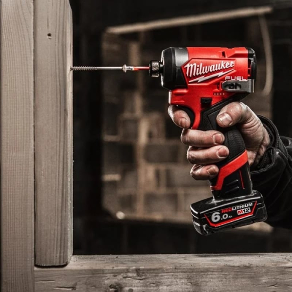 Винтоверт Milwaukee M12 FUEL FID2-202X FUEL аккумуляторный