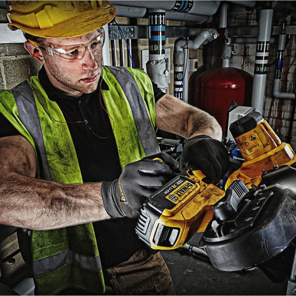 Пила ленточная аккумуляторная DEWALT DCS 371 N ручная
