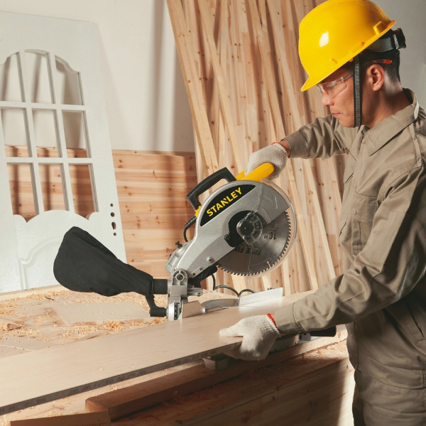 Пила торцовочная STANLEY STSM 1510-B9